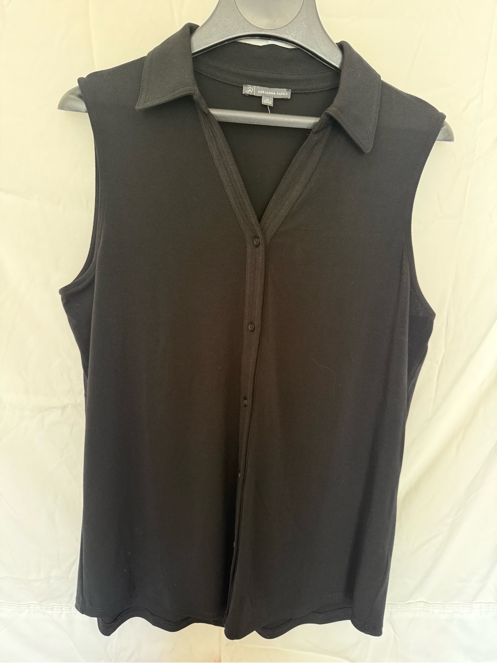 Adrianna Papell Black Sleeveless Button-Down Collared Top